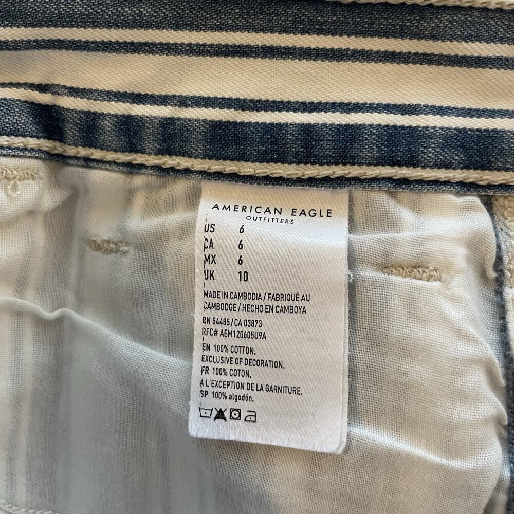 American Eagle Railroad Ticking Striped High waist Jean Mom Shorts Size 4 - Picture 8 of 9
